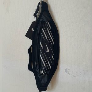 3/$30 BNWT Nike running small capacity waist pack (reflective)